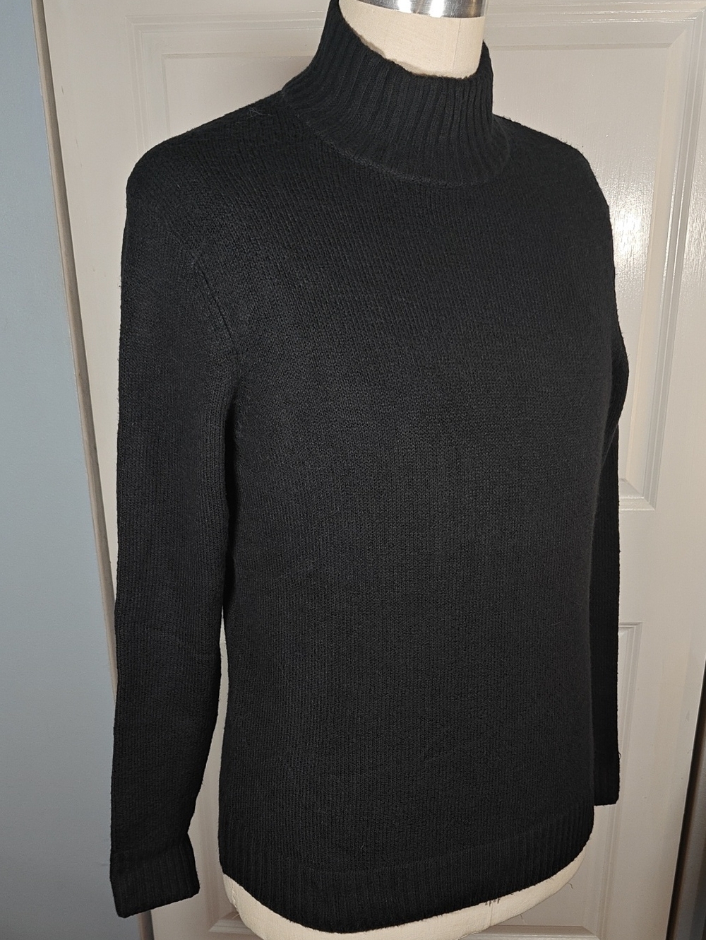 Amazon Essentials Men's Black Turtleneck Sweater